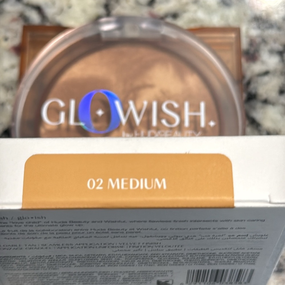 Huda Glowish Soft Radiance Bronzing Powder in Medium RARE! - Picture 6 of 6